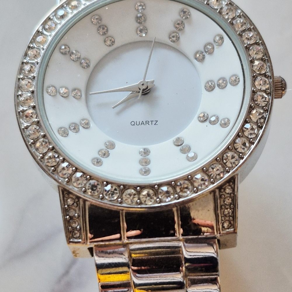 White Silver Women's Quartz Bangle  Watch - Picture 9 of 9